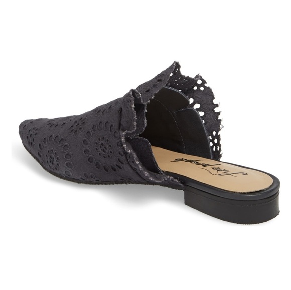 Darling Eyelet Free People Mules - Picture 4 of 5
